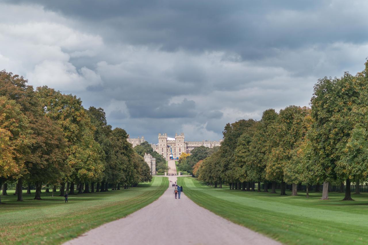 Central Windsor Apartment Facing The Castle Bagian luar foto