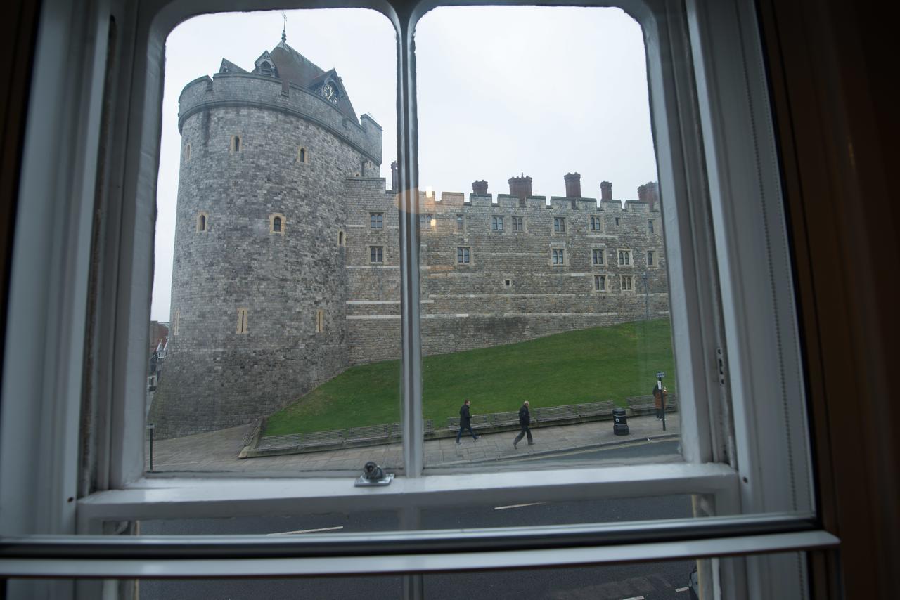 Central Windsor Apartment Facing The Castle Bagian luar foto