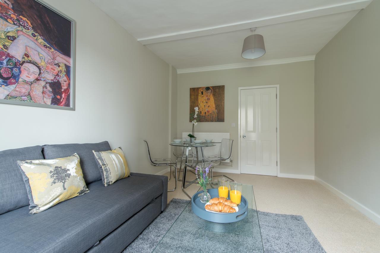 Central Windsor Apartment Facing The Castle Bagian luar foto