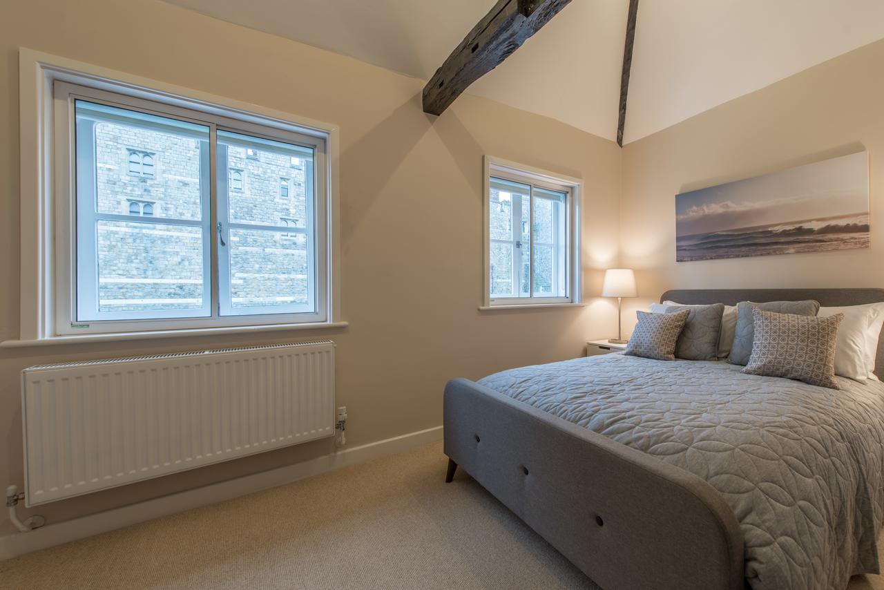 Central Windsor Apartment Facing The Castle Bagian luar foto
