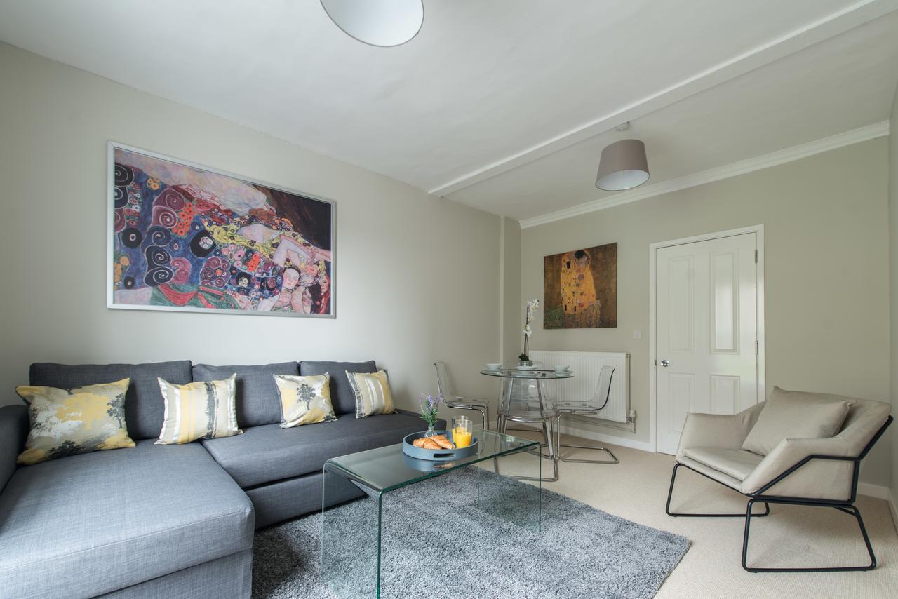 Central Windsor Apartment Facing The Castle Bagian luar foto