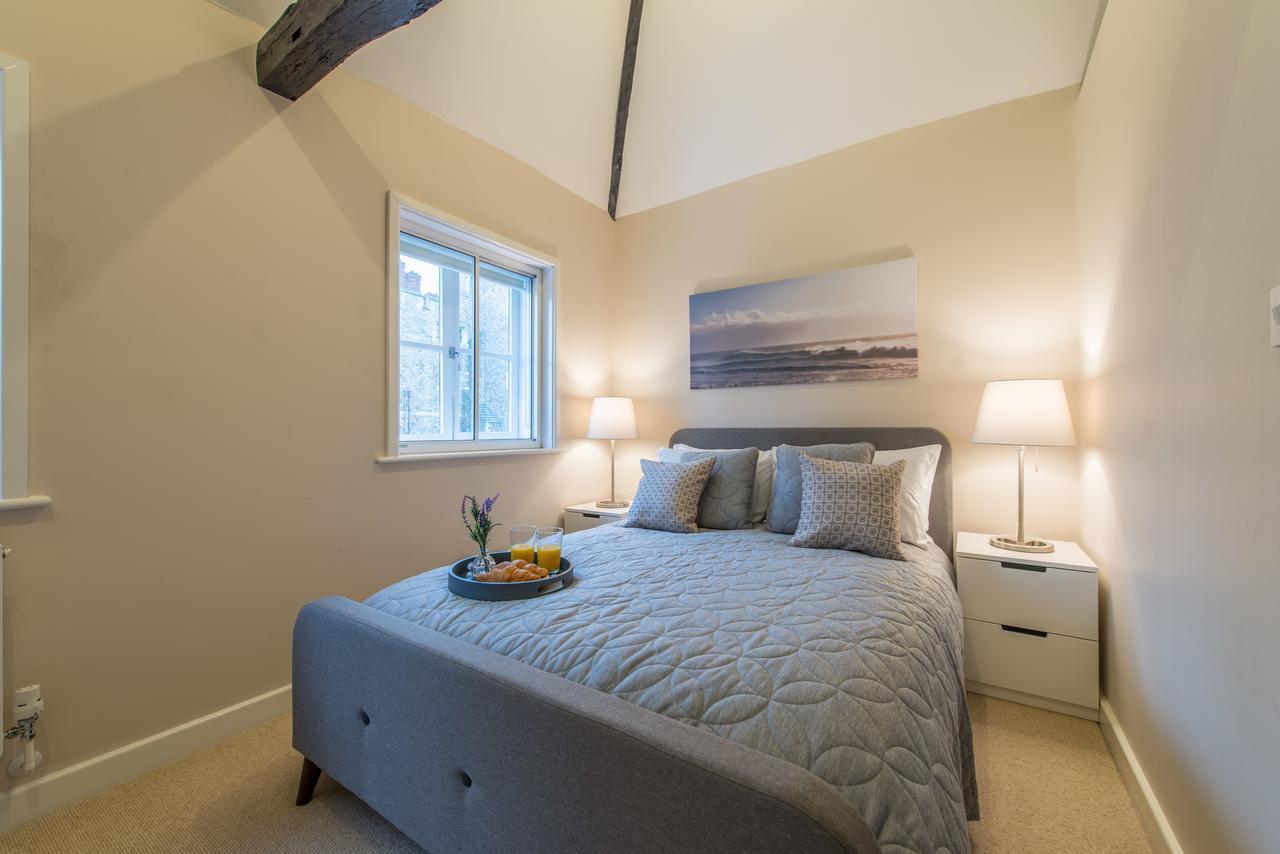 Central Windsor Apartment Facing The Castle Bagian luar foto
