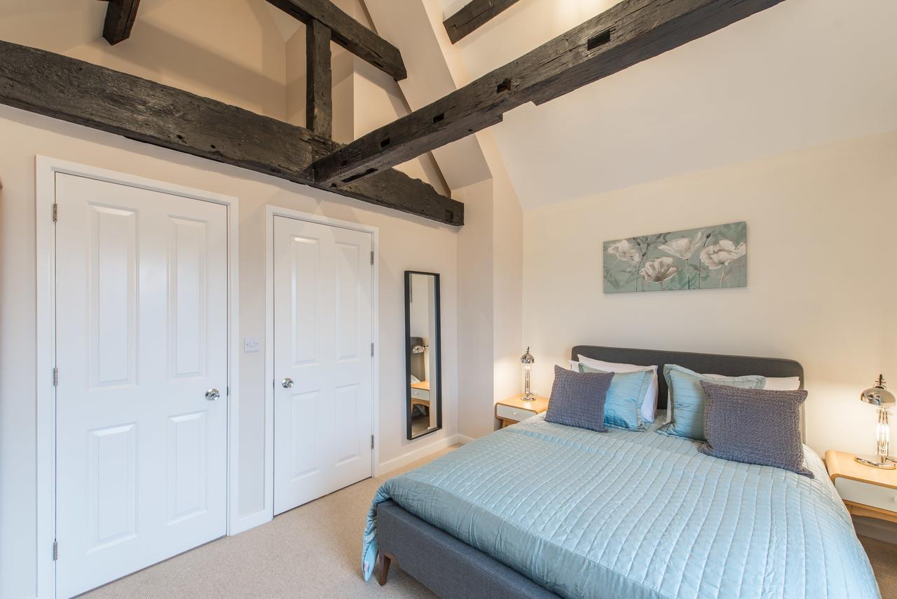Central Windsor Apartment Facing The Castle Bagian luar foto